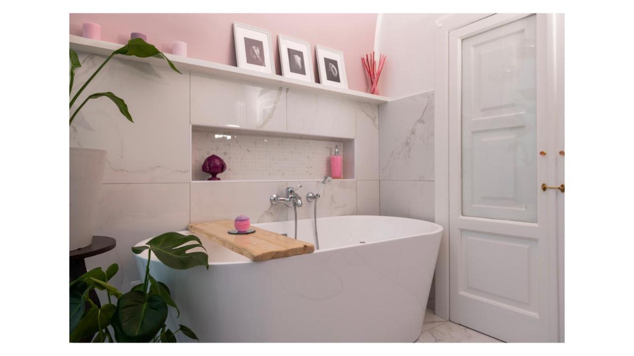Light Pink - Suite In The Middle Of Everything Torre Annunziata Exterior foto